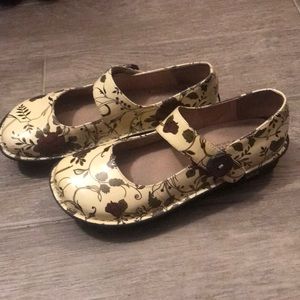 Alegria Nursing Clogs